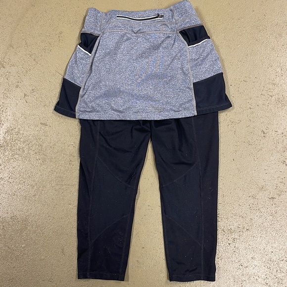 Athleta Be Free 2-In-1 Capri Skirted Leggings Combo Size Small - Picture 2 of 11